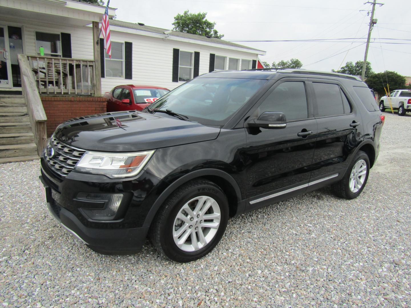 2016 Black /Tan Ford Explorer (1FM5K7D89GG) with an V6 engine, Automatic transmission, located at 15016 S Hwy 231, Midland City, AL, 36350, (334) 983-3001, 31.306210, -85.495277 - Photo#2